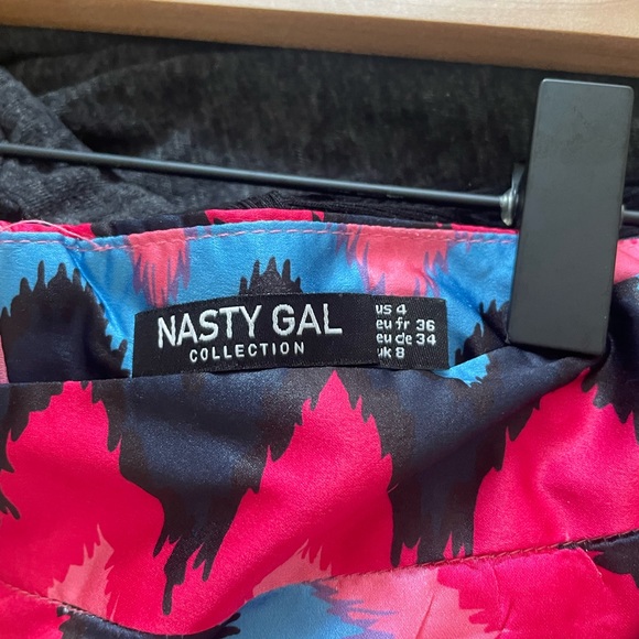 Nasty Gal Zig Zag Print Woven Flare Pants - Picture 6 of 8